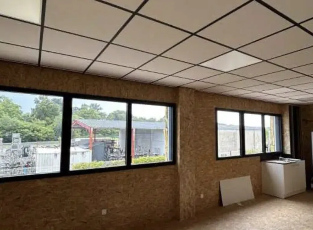 TANCARVILLE - Locaux d’activités de 3 300 m²