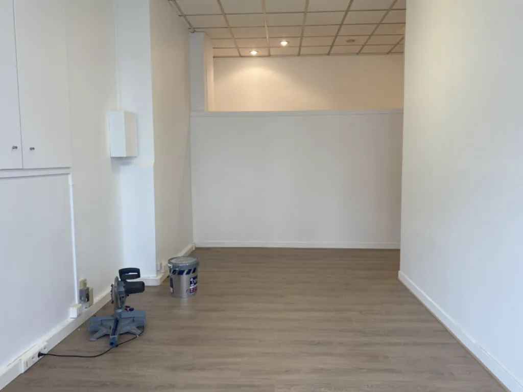 LE HAVRE - A LOUER Locaux Commerciaux de 54 m² en RDC d'un immeuble d'habitation situé derrière l'Hôtel de Ville