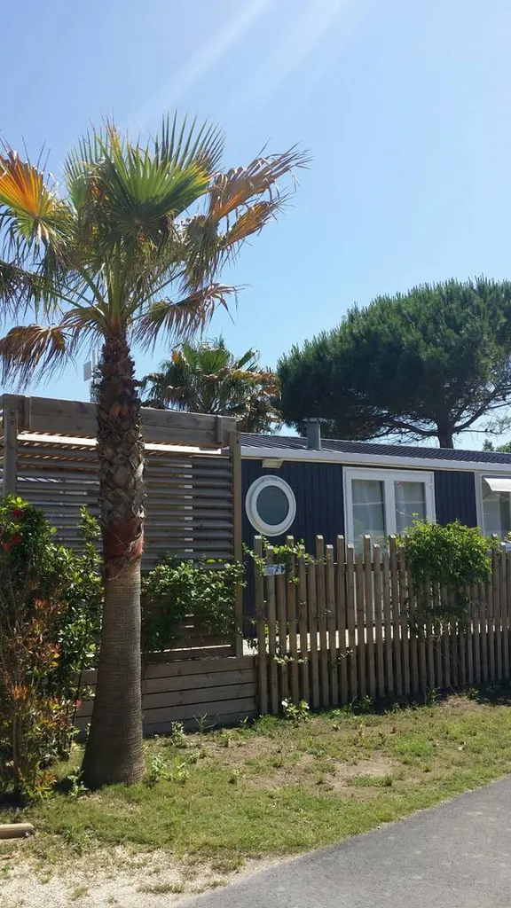 location de mobil home 3 chambres climatisé avec télévision en camping bord de mer à Vias plage proche de Motpellier