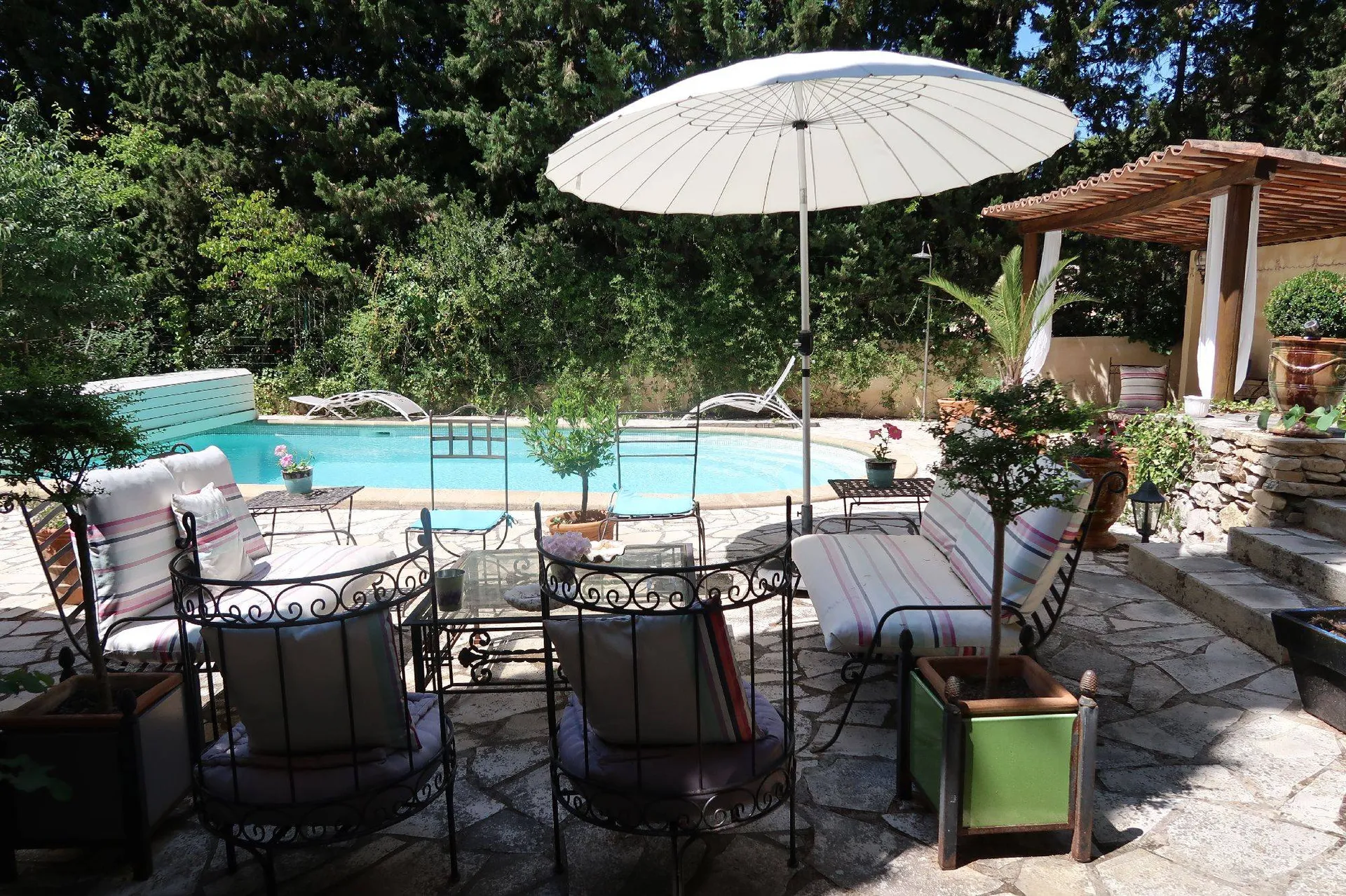 Vente maison Cassis dans domaine privé avec piscine et dépendances 