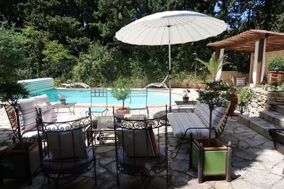 Vente maison Cassis dans domaine privé avec piscine et dépendances 