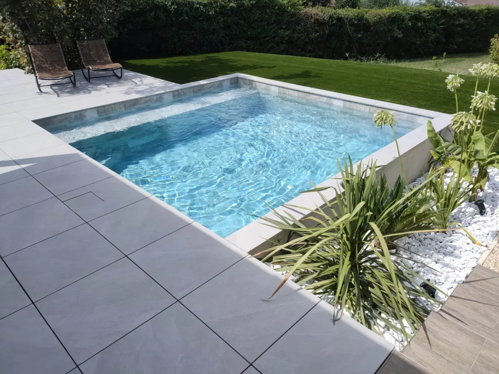 Construction piscine carrée Alès dans le Gard - Scanzi Piscines