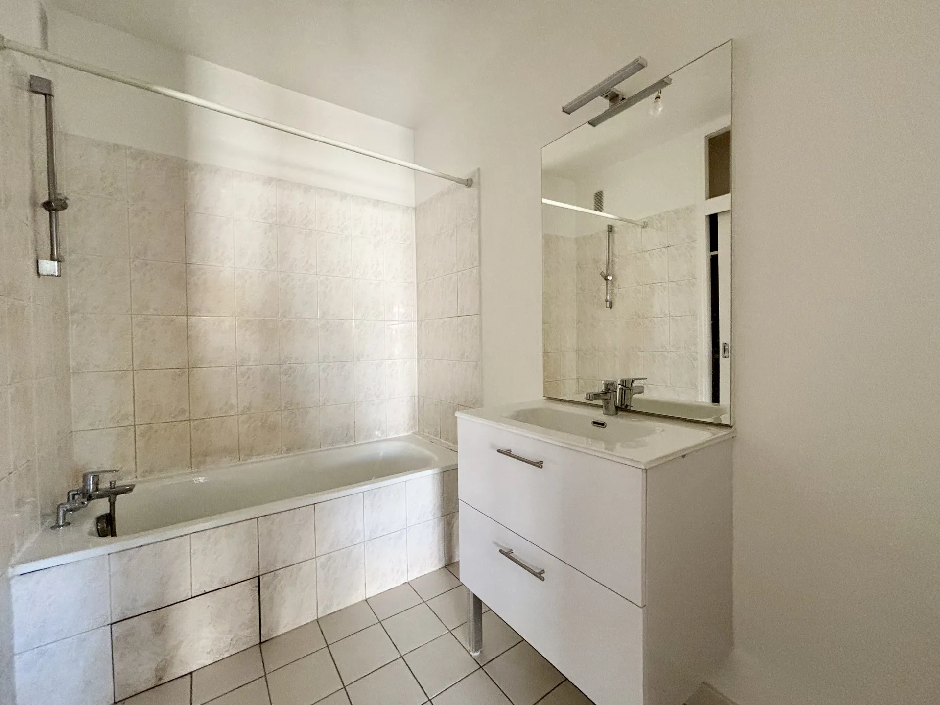 A vendre en Exclusivité un appartement familial à Saint-Germain-En-Laye de 3 chambres dans un cadre verdoyant de 105M² à proximité  des écoles.