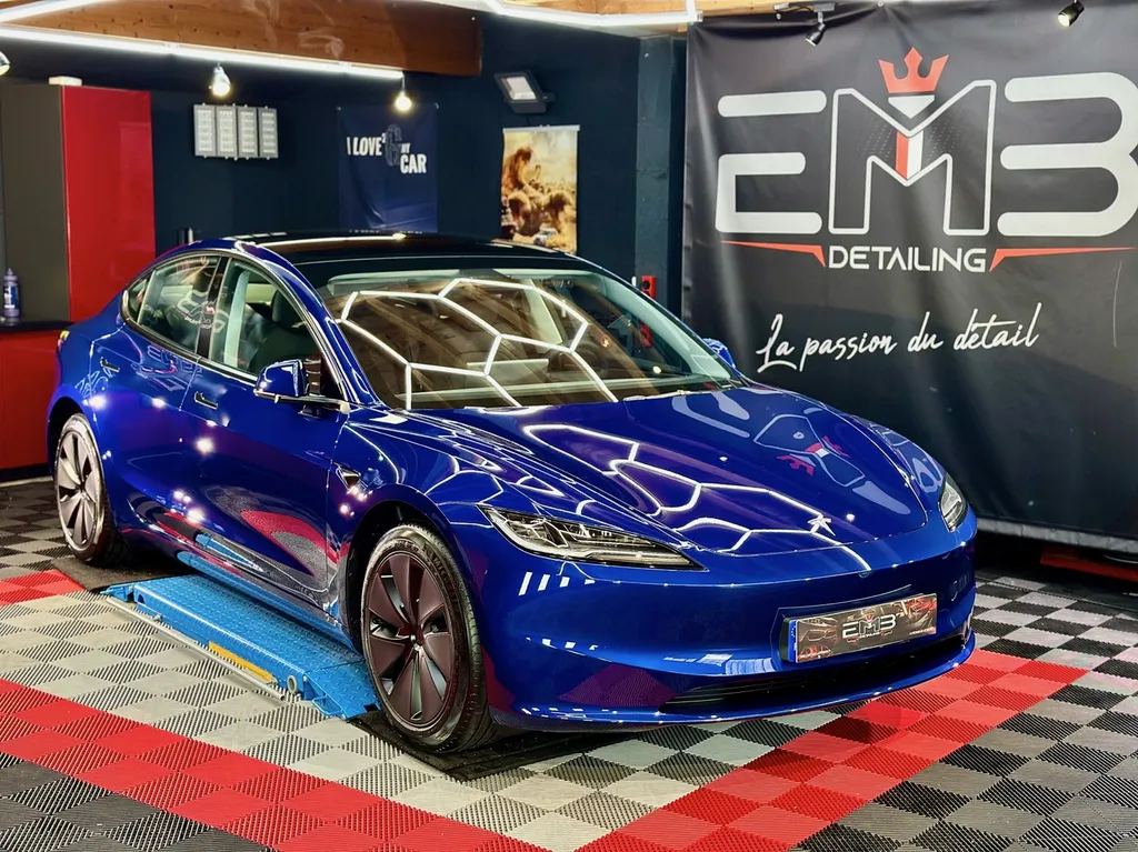 Detailing auto lyon traitement céramique à côté de lyon spécialiste Tesla