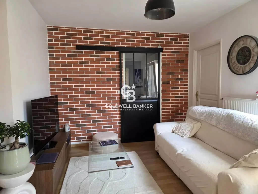 Coin salon convivial – appartement prêt à vivre au cœur du Mans