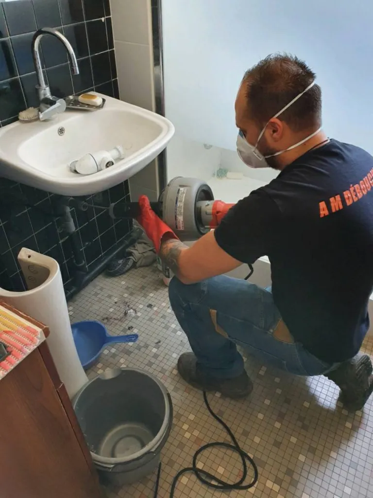 Déboucher une canalisation à Marseille 13012