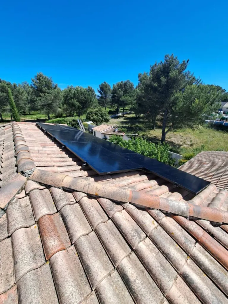 Panneaux SunPower Maxeon 6 installés à Carnoux, reconnus pour leur rendement exceptionnel et leur durabilité