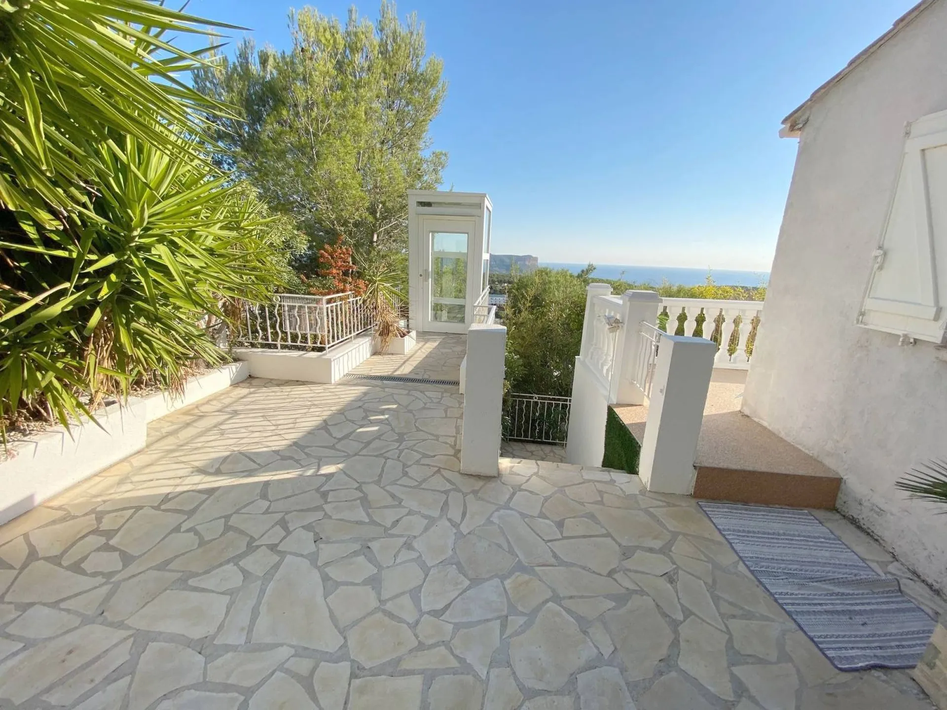 maison en vente sur carnoux piscine et ascenseur