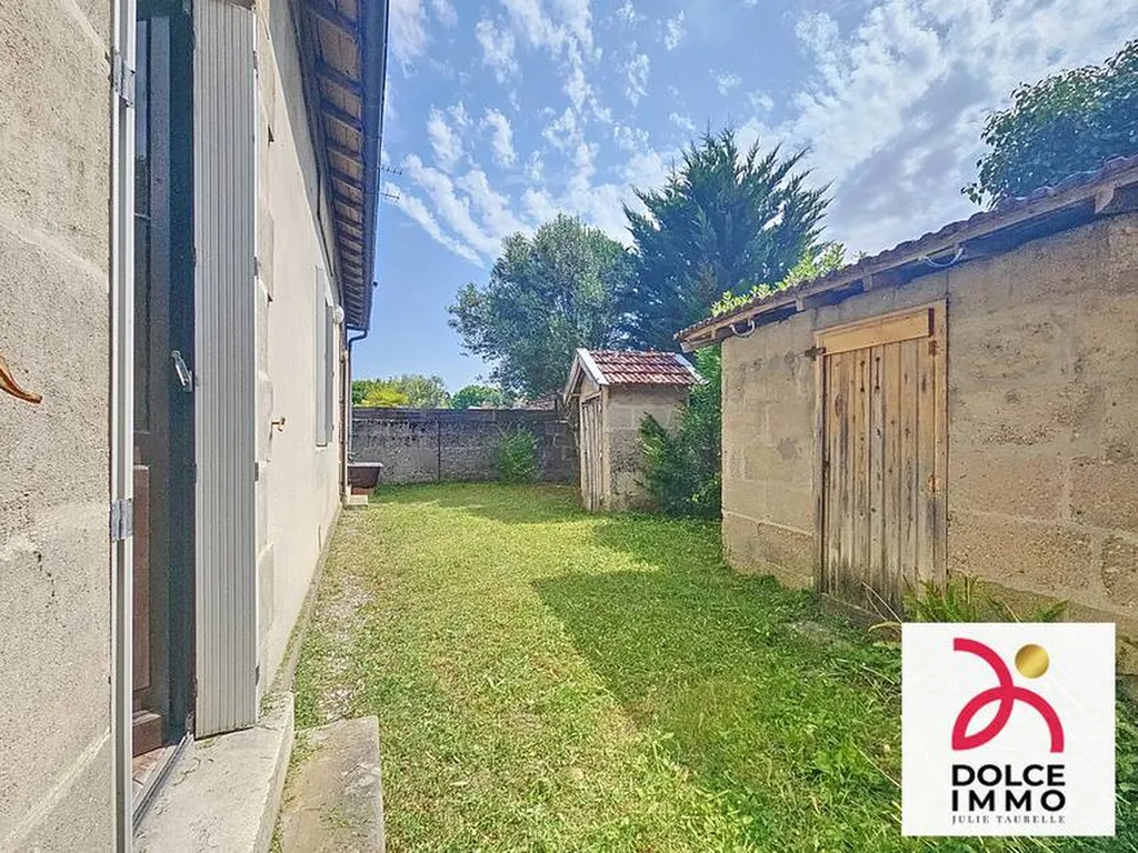 Salle d’eau à rénover, projet de transformation, maison Bordeaux Caudéran, maison à moderniser, plain-pied lumineux, immobilier ancien, potentiel de rénovation, agence immobilière DOLCE IMMO, travaux à prévoir, opportunité rare.