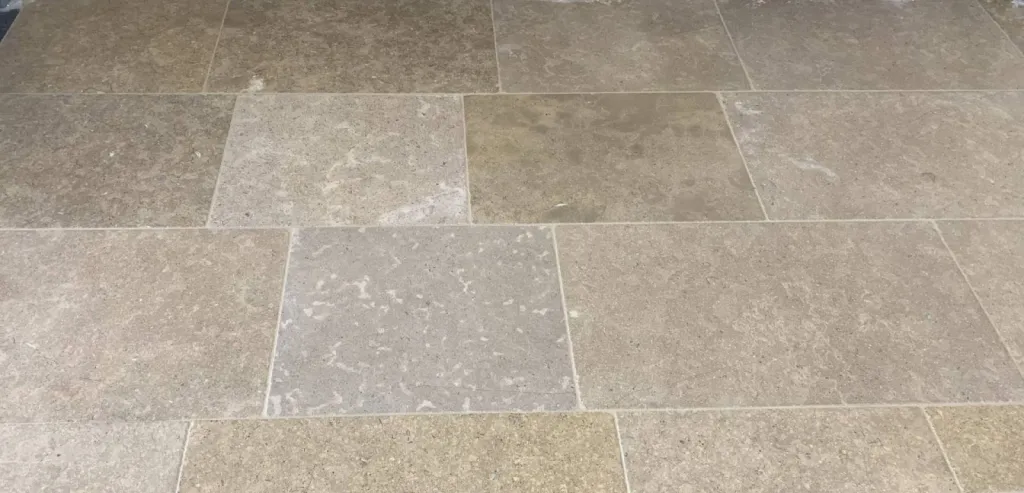 Quelle pierre naturelle choisir pour un carrelage pierre extérieur et intérieur ? Livraison BEZIERS et NARBONNE