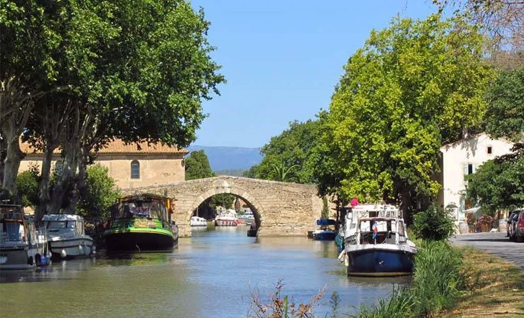 Location de bateaux sans permis à Vias Village