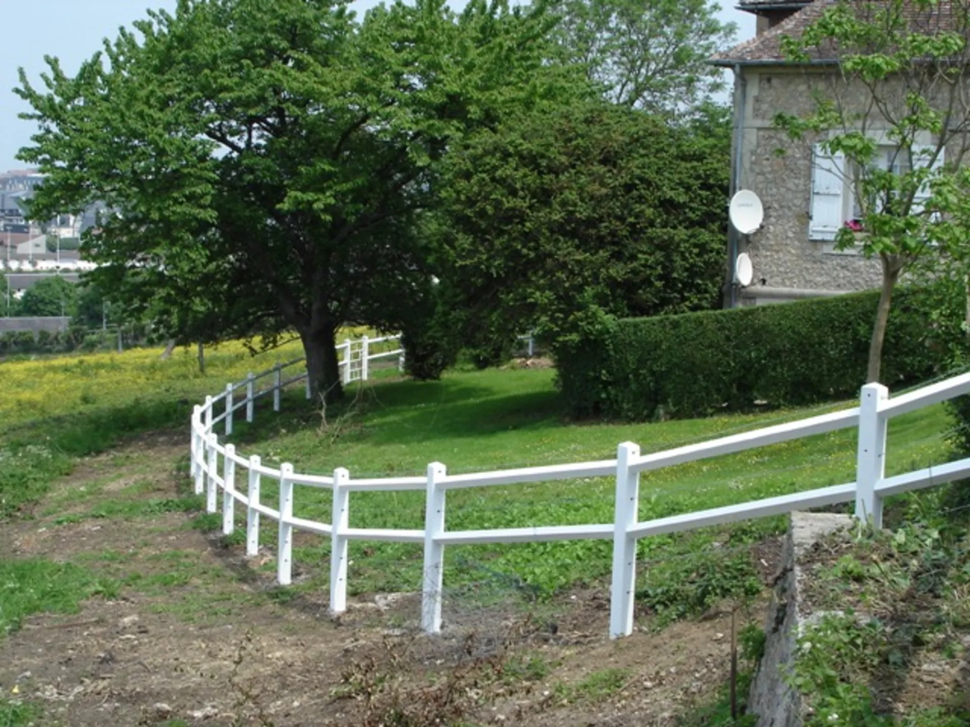 Fourniture et pose de clôtures en lisses béton à Deauville 14
