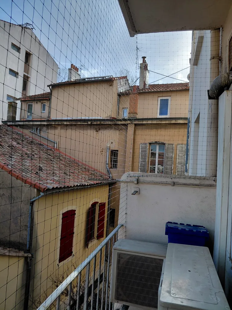 filet pigeon balcon nuisances crottes fientes Aix en Provence Bouches du rhône