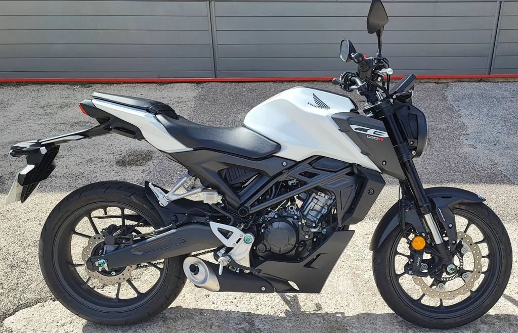 HONDA CB 125 R DU 01/2025 AVEC 500 KM