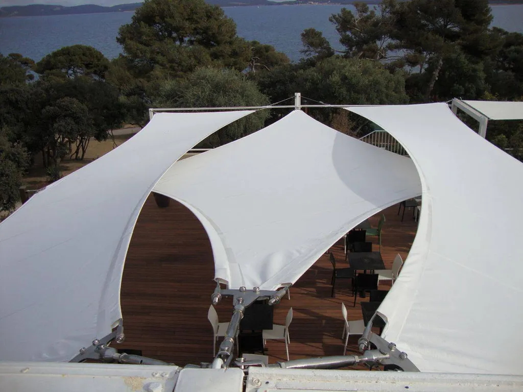 Voile d'ombrage pour restaurent bar hotel à Cannes 