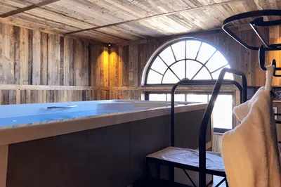 Wellness space with a jacuzzi, hammam and sauna at Domaine Château du Bois