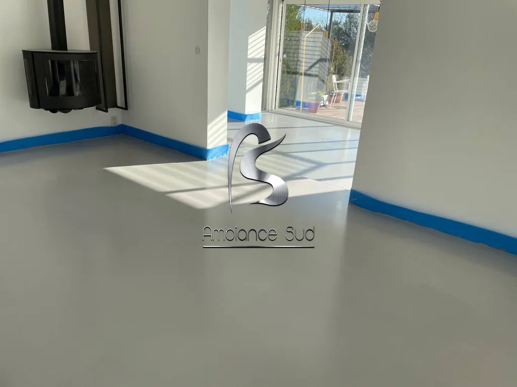 Sol en béton cire coulé décoratif à Merindol dans le Vaucluse