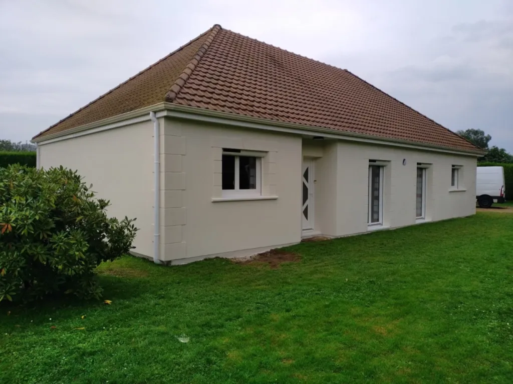 pose d'un ravalement en enduit projeté sur une maison proche Le Havre 76
