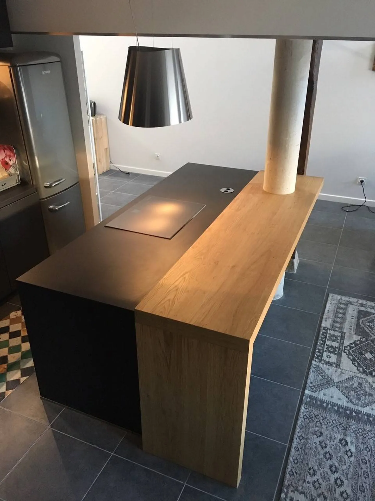 pose d'une cuisine avec un poteau lyon