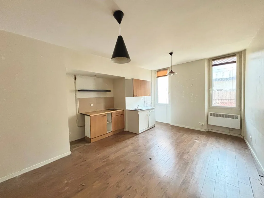 Type 2 situé au  2èm étage /3 proche du Port