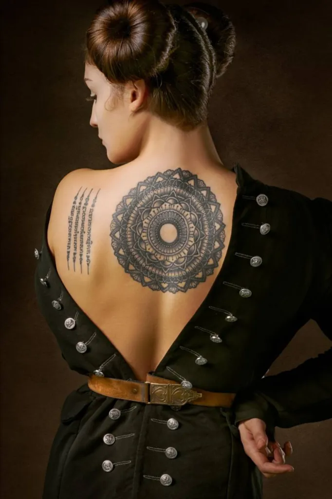 Où trouver un tatoueur près de chez moi ?  Vitrolles proche de Marignane  Del Shade tatouage