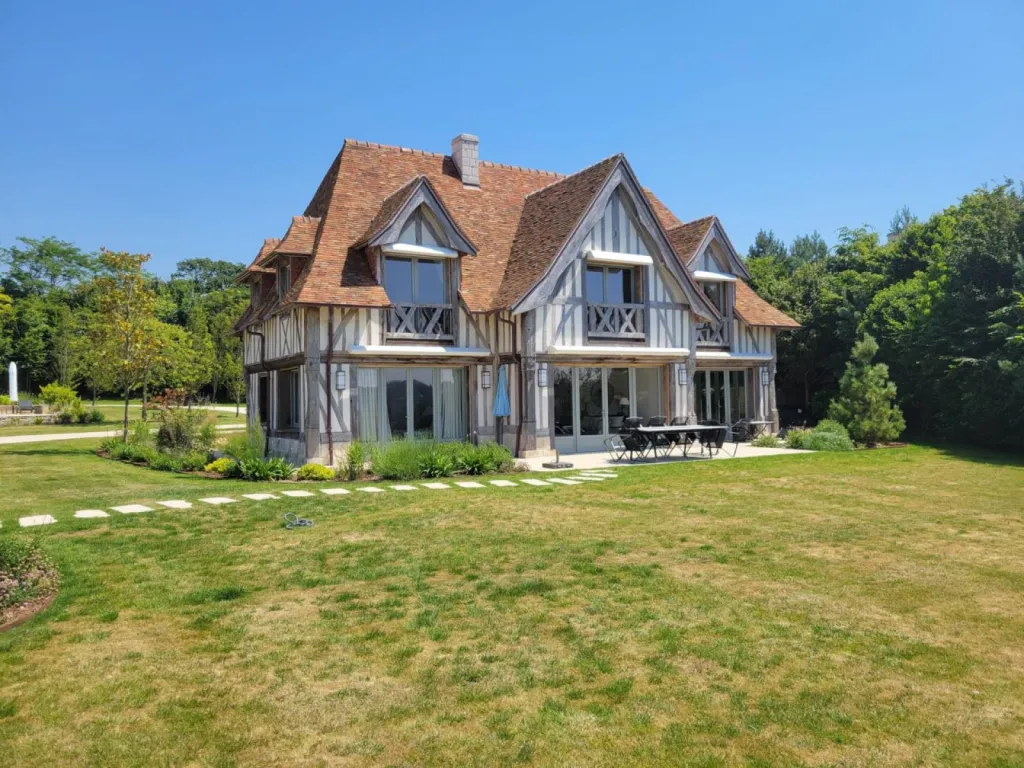 Rénovation d'une maison ancienne en colombages et pierres à Deauville dans le Calvados 14 en Normandie