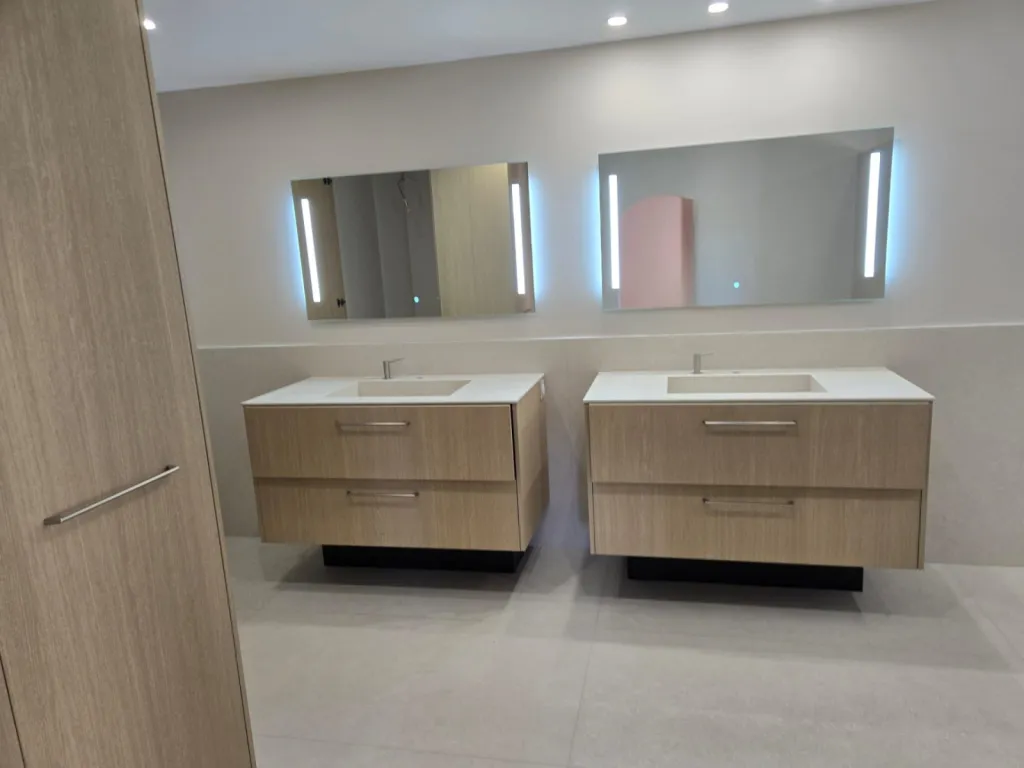 salle de bain en céramique Benici Bianco de chez Marazzi