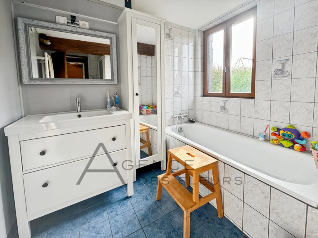 A vendre, belle longer normande de 96 m2 sur un terrain de 1200 m2 située sur la commune du Bec-Thomas 27370