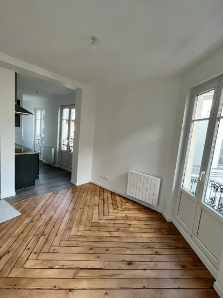 Situé au 109 rue des Carmes à Rouen
