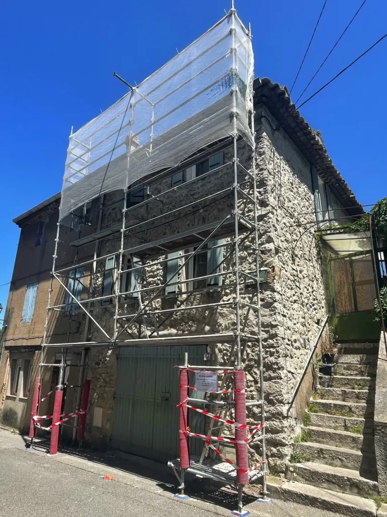 Remplacement de toiture de maison de ville sur Fuveau 13710