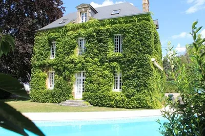 A acquérir propriété en briques avec dépendance proche Pont-Audemer 27500