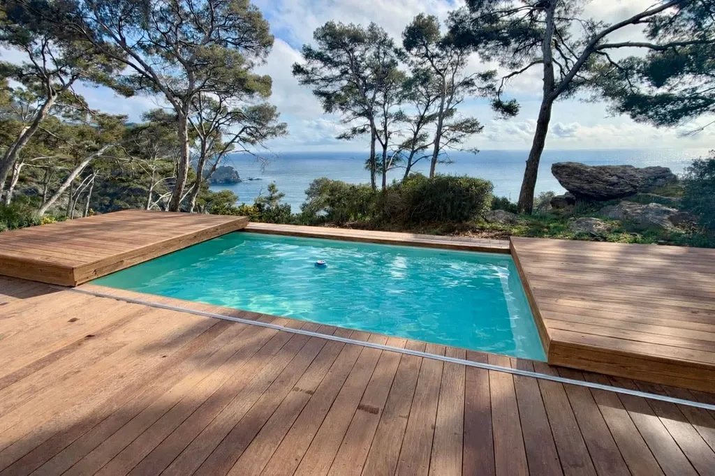 Piscine coque polyester à Sanary