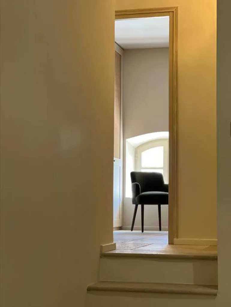 Une ferme XVIII eme en situation dominante à Ménerbes dans le Luberon.