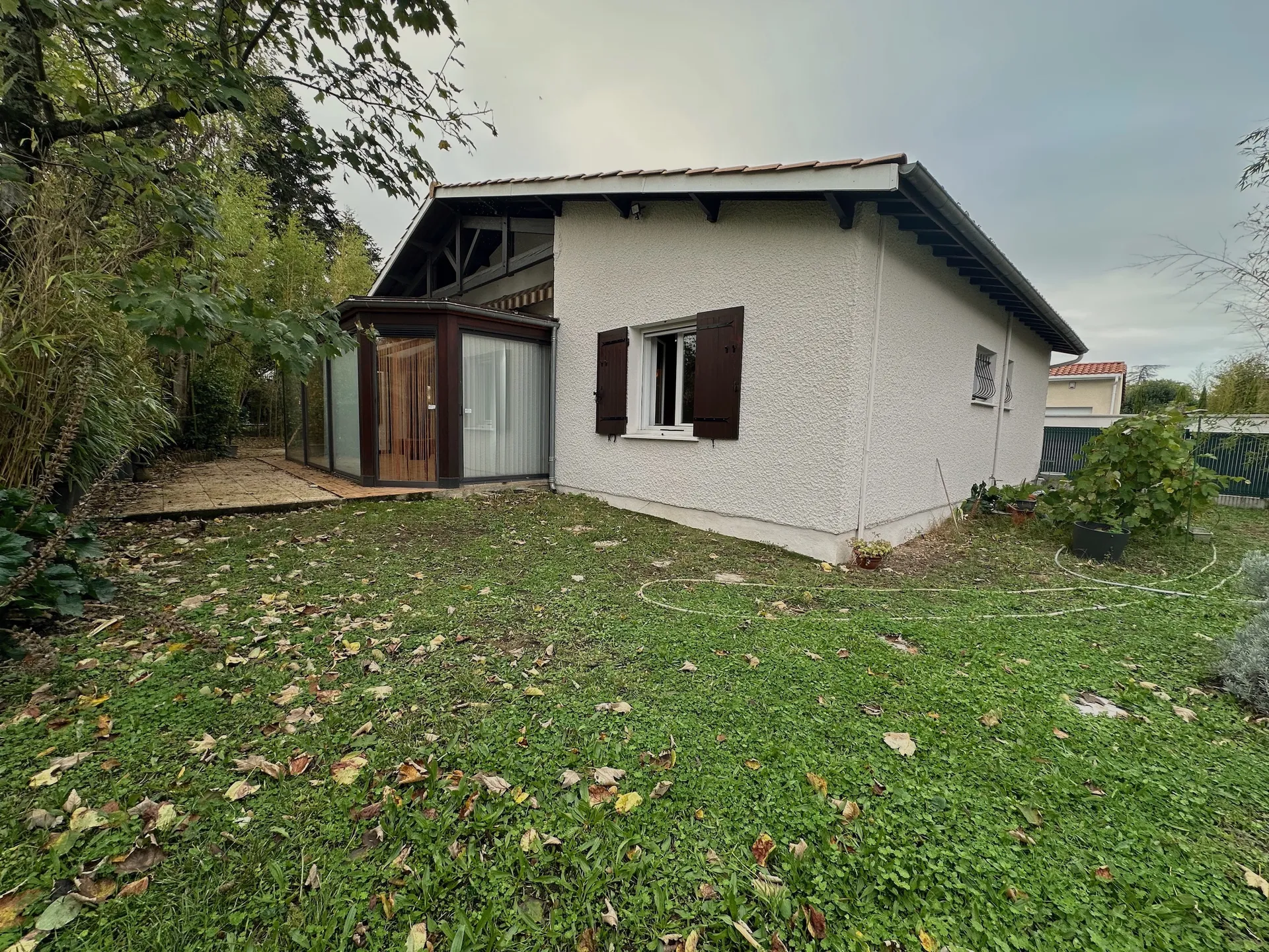 Maison de plain-pied non mitoyenne au calme