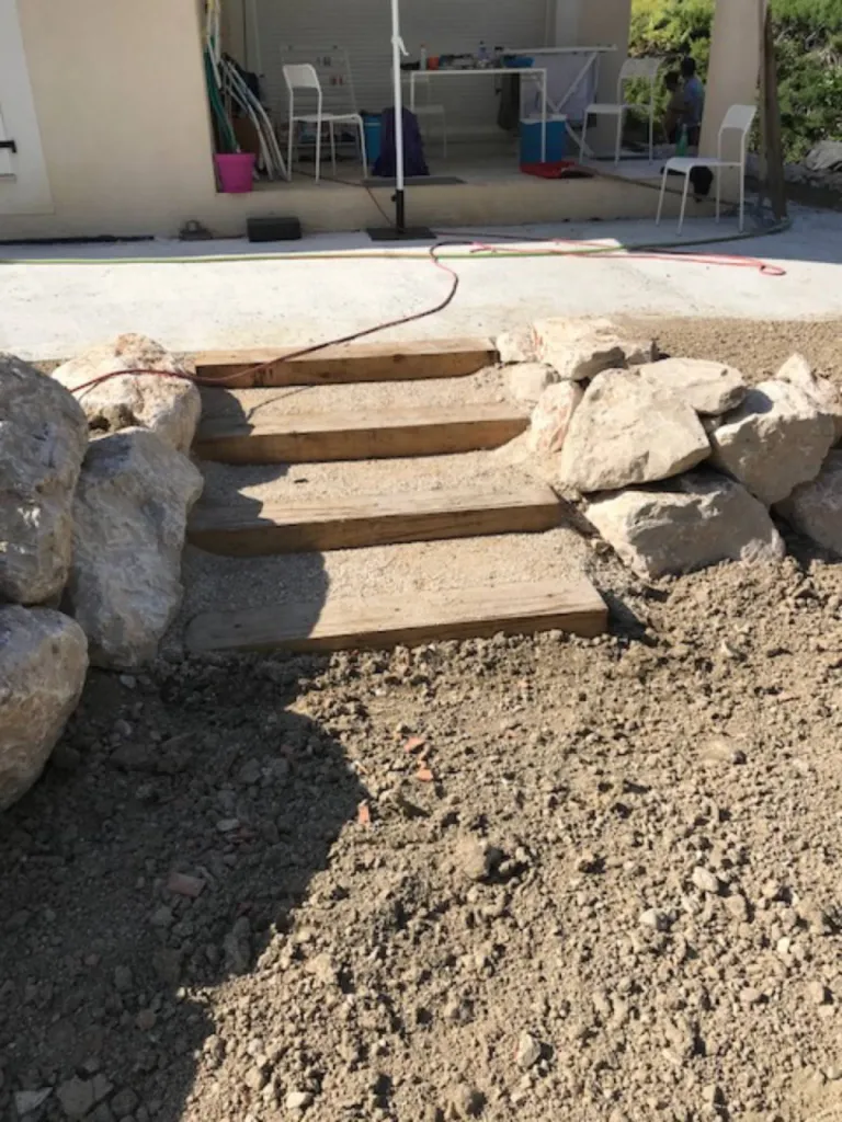 escaliers bois jardin extérieur proche Aix en Provence 13100