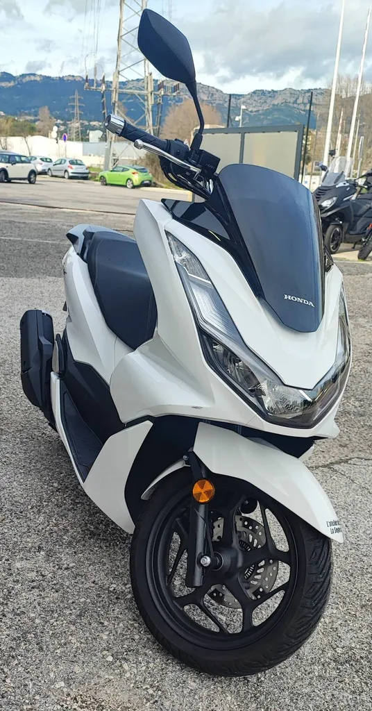 HONDA PCX 125 DU 07/2024 AVEC 4200 KM