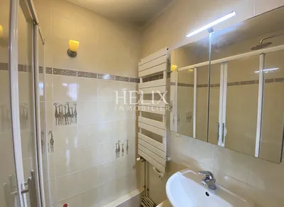 En exclusivité - appartement lumineux au dernier étage avec ascenseur, balcon et loggia plein sud. Proche bus et RER A.