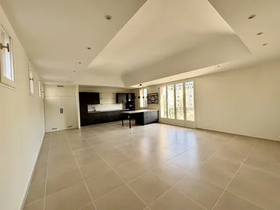 Vivre à Versailles dans un superbe appartement lumineux de 122 m² avec jardin privatif à 200 mètres du Château de Versailles