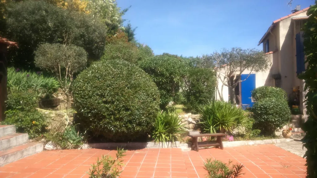 Jardinier à Marseille pour entretien de jardin à domicile chez les particuliers