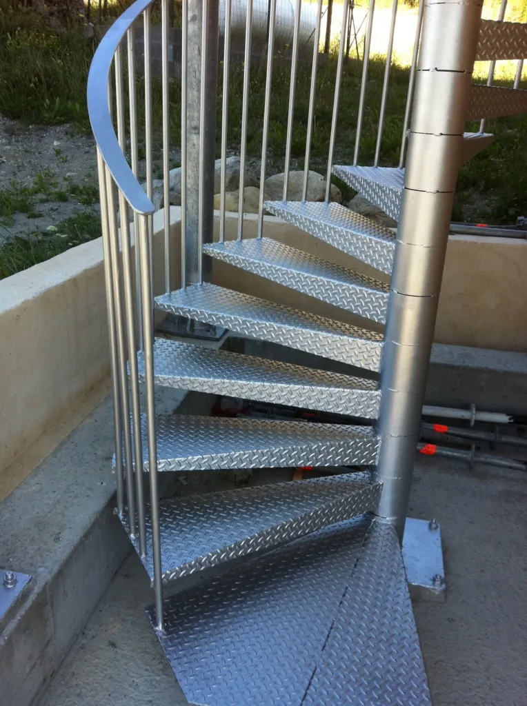 FABRICATION ET POSE ESCALIER HELICOIDAL DANS LES BOUCHES DU RHONE 13
