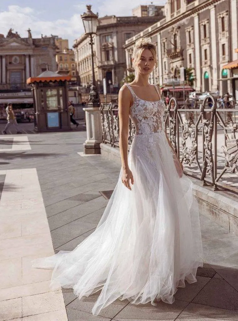 Robe de mariée de créateur MODECA REGINA robe en tulle étincelante et dentelle à MARSEILLE