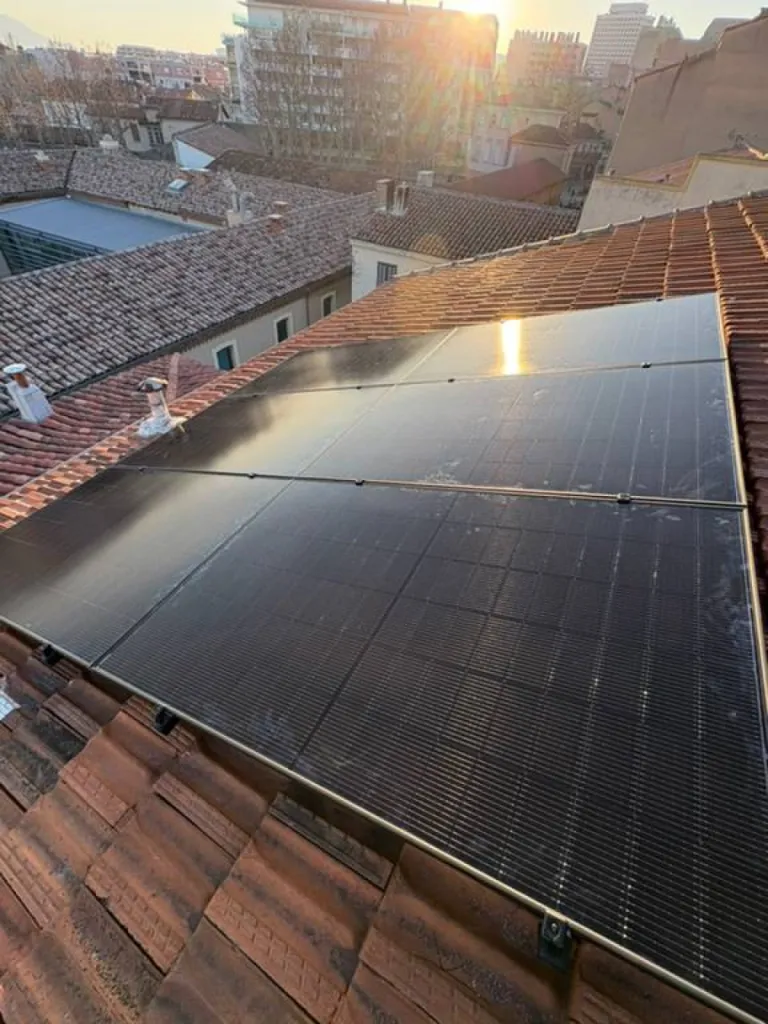 Panneaux solaire Jinko Solar Tiger Néo à Marseille dans le 5ème arrondissement