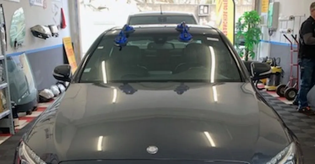 Remplacement de pare-brise athermique sur pick-up Ford Ranger avec franchise offerte et chèque 150 € à Marseille 13013