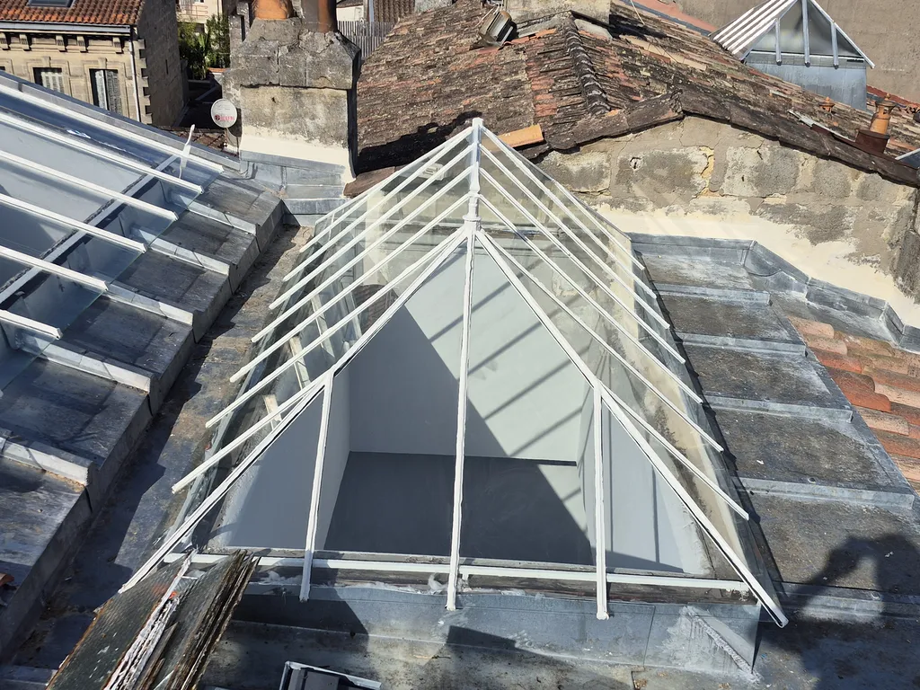 Installation de vitrages feuilletés sur verrière de toit à Bordeaux