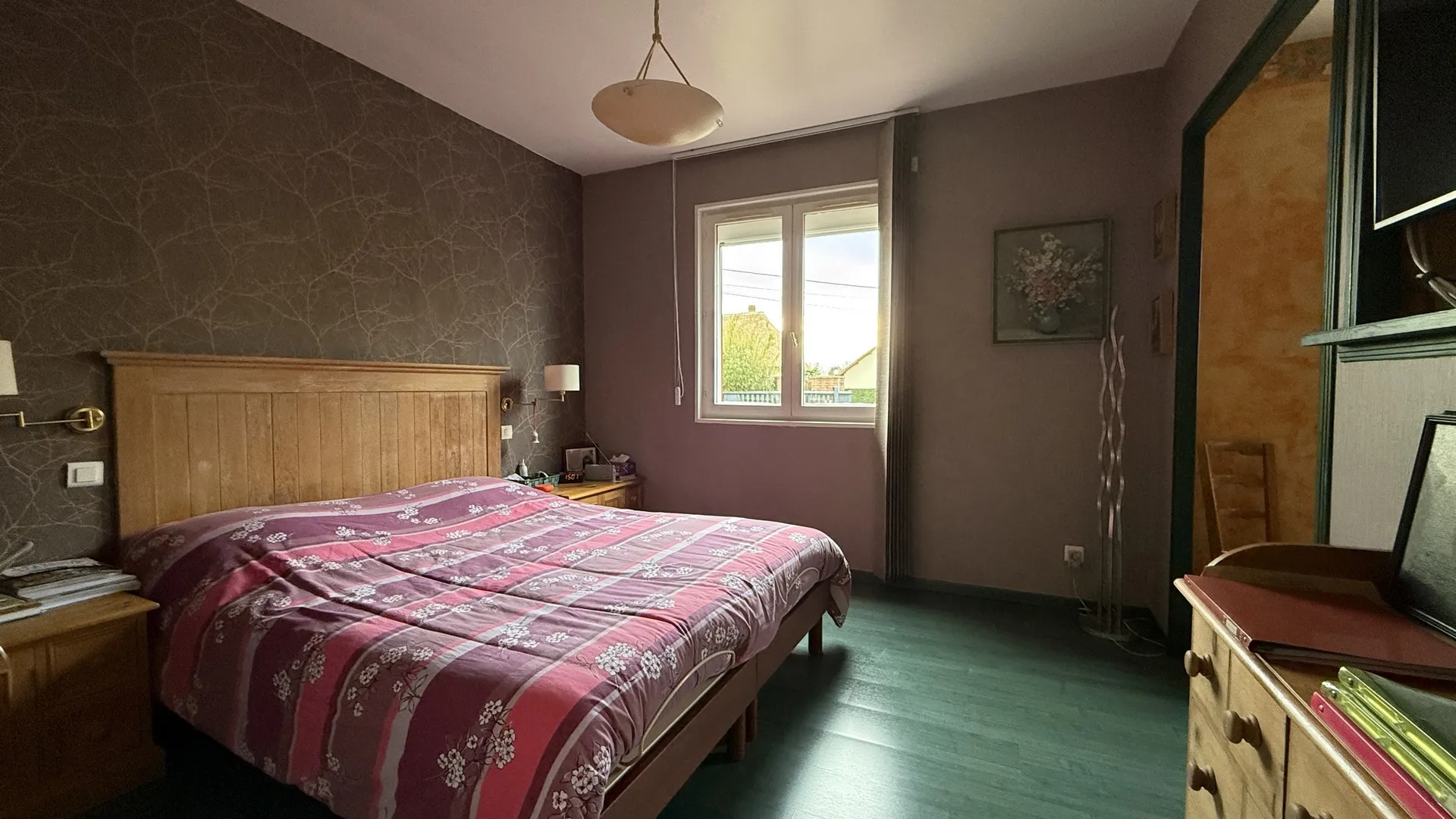 Cette maison avec potentiel locatif à vendre permet une activité de location, un logement familial ou professionnel.