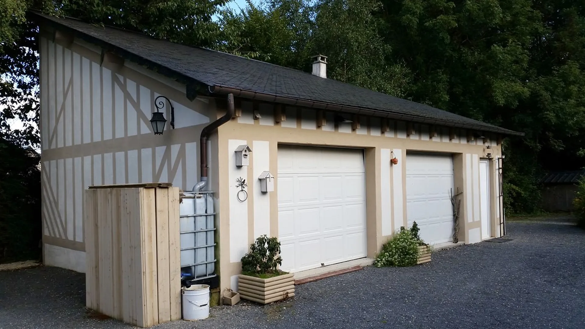 A vendre maison en colombages et son garage proche Pont l'Eveque 14130