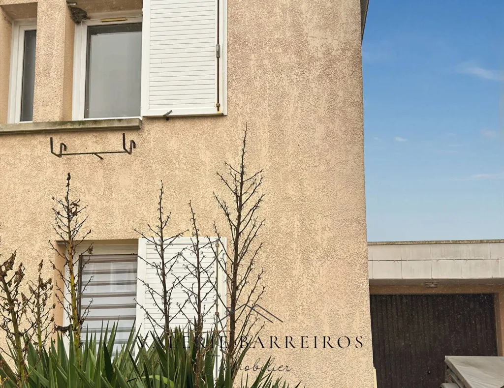 A SAISIR CHARMANTE MAISON MITOYENNE DE 74 M² SUR LA COMMUNE DE ST PIERRE LES ELBEUF 76320