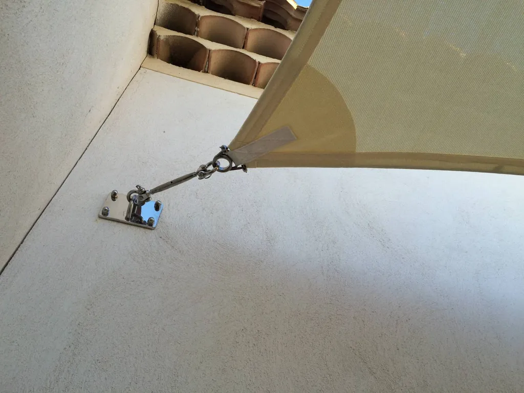Platine en inox pour fixation de voile d'ombrage sur Aix en Provence 
