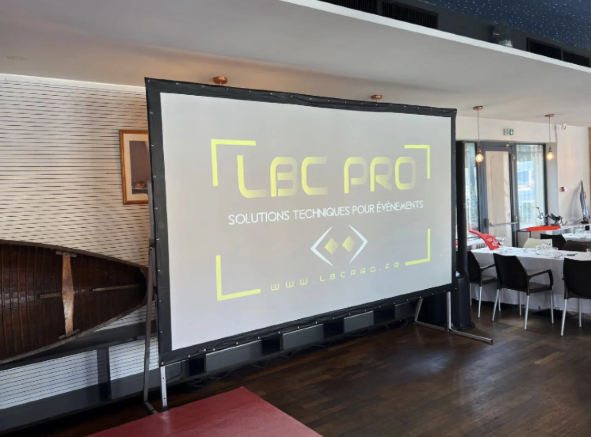 Pieds Gravity et support pour videoprojecteur