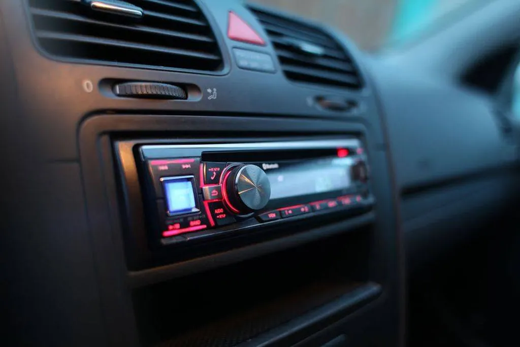 Autoradio simple Din classique disponible chez Lyon Access Auto près de Villefranche sur Saône